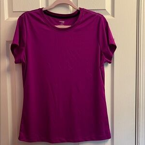 Danskin Now Women Magenta Short Sleeve Tee Large  12-14